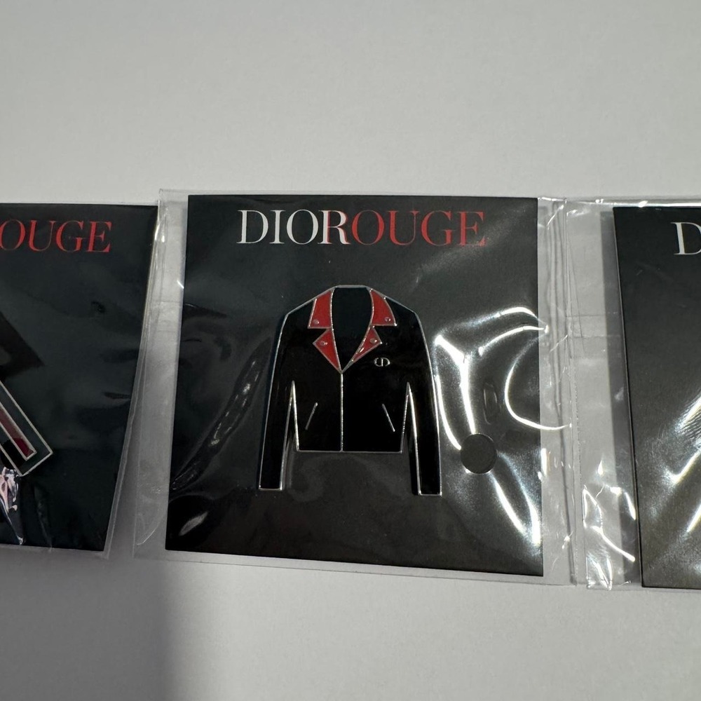 Dior Rouge Pin Set - Picture 5 of 6